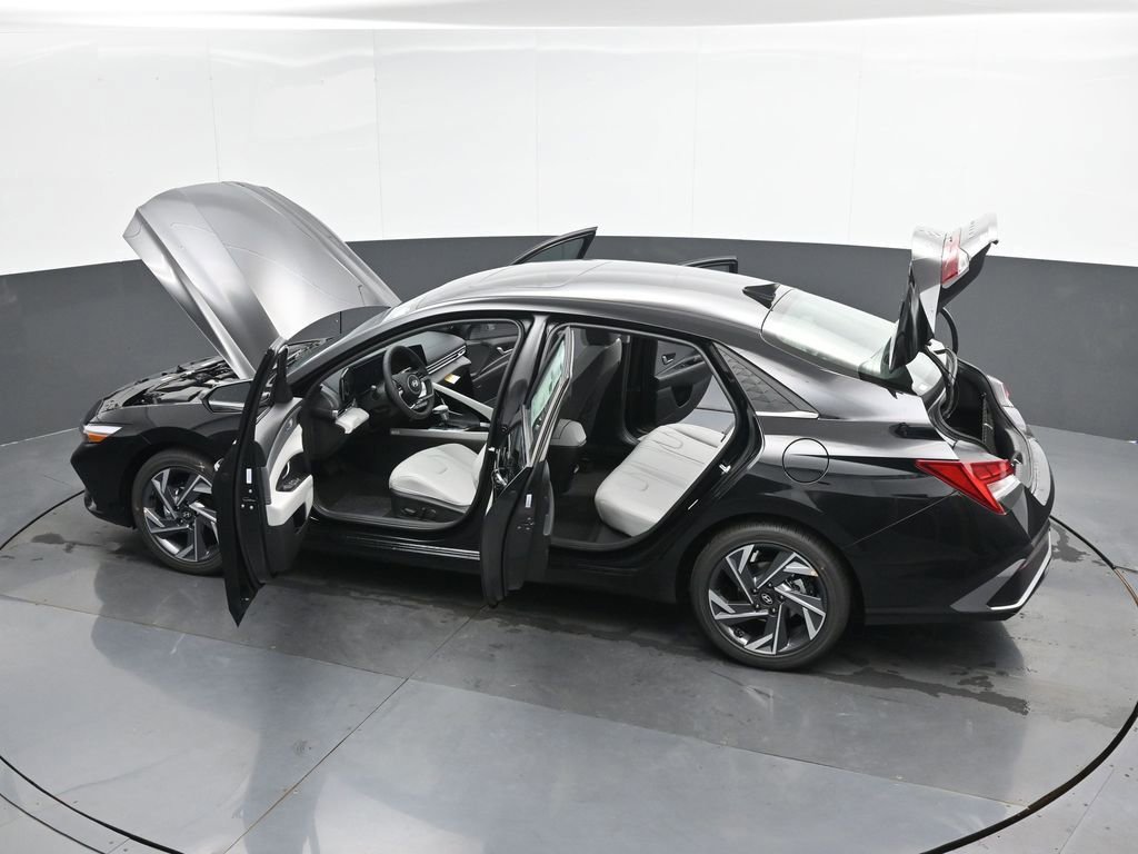 New 2025 Hyundai Elantra Limited image 57