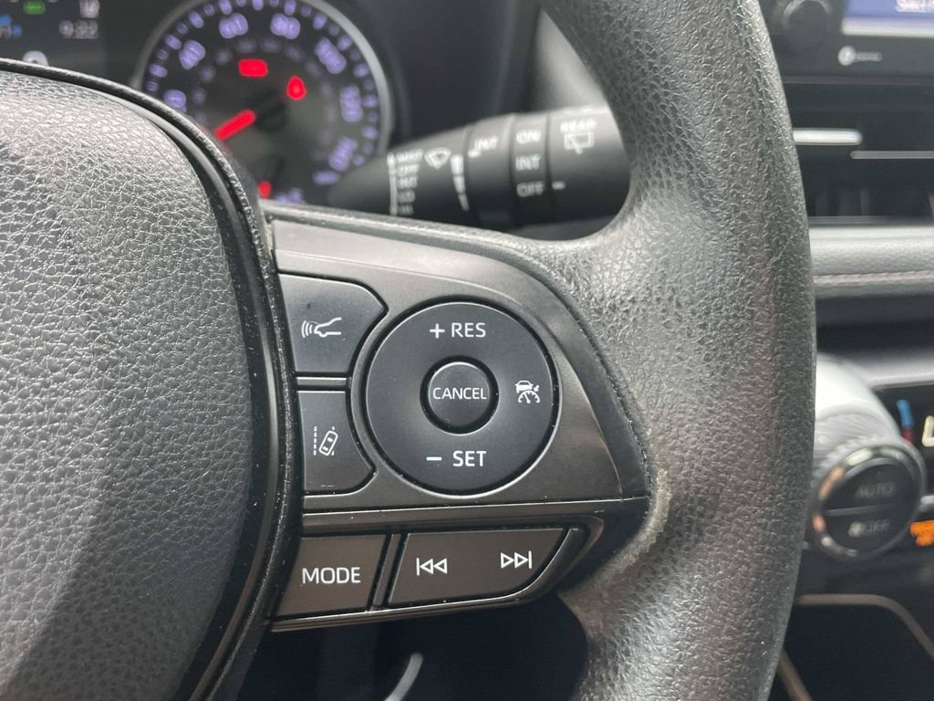 Used 2022 Toyota RAV4 XLE w/ Convenience Package FWD image 31