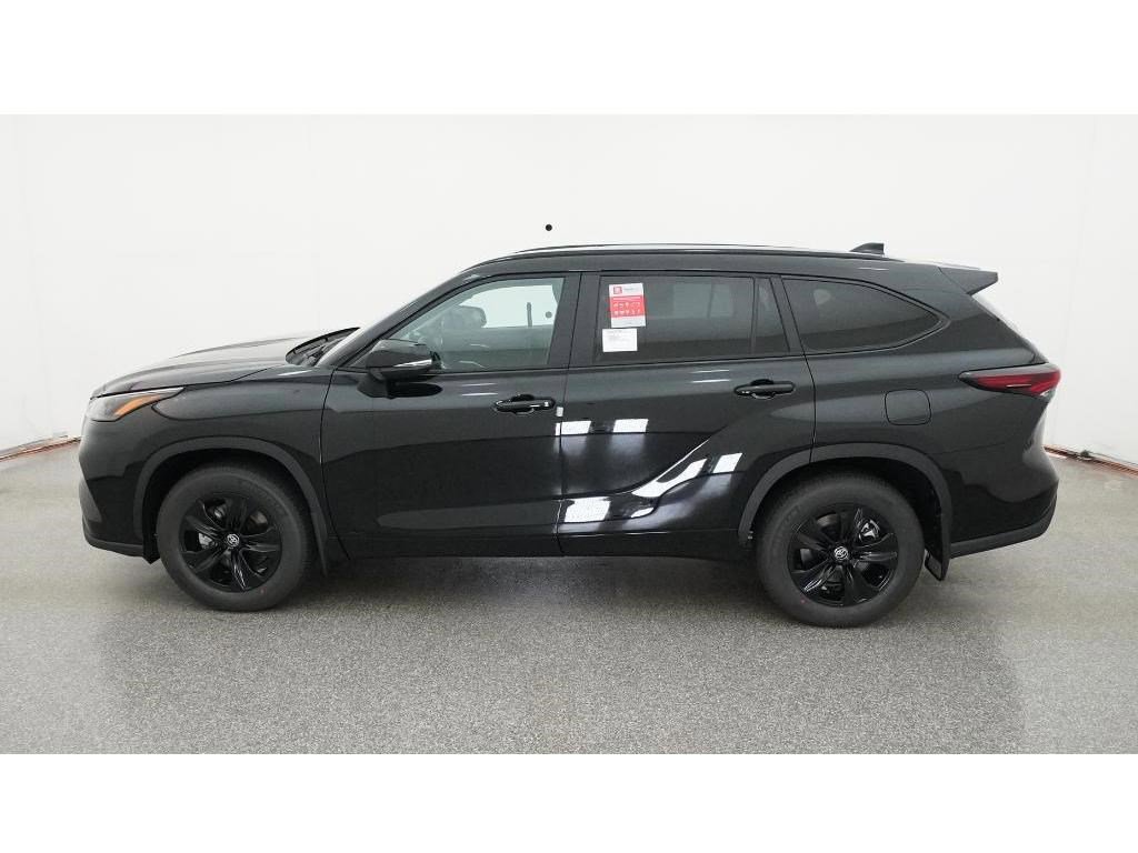 New 2025 Toyota Highlander XLE image 3