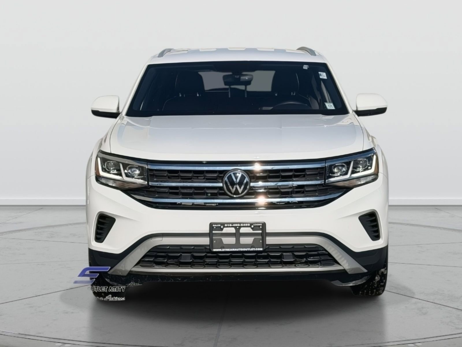 Used 2022 Volkswagen Atlas Cross Sport SE AWD/4WD image 2