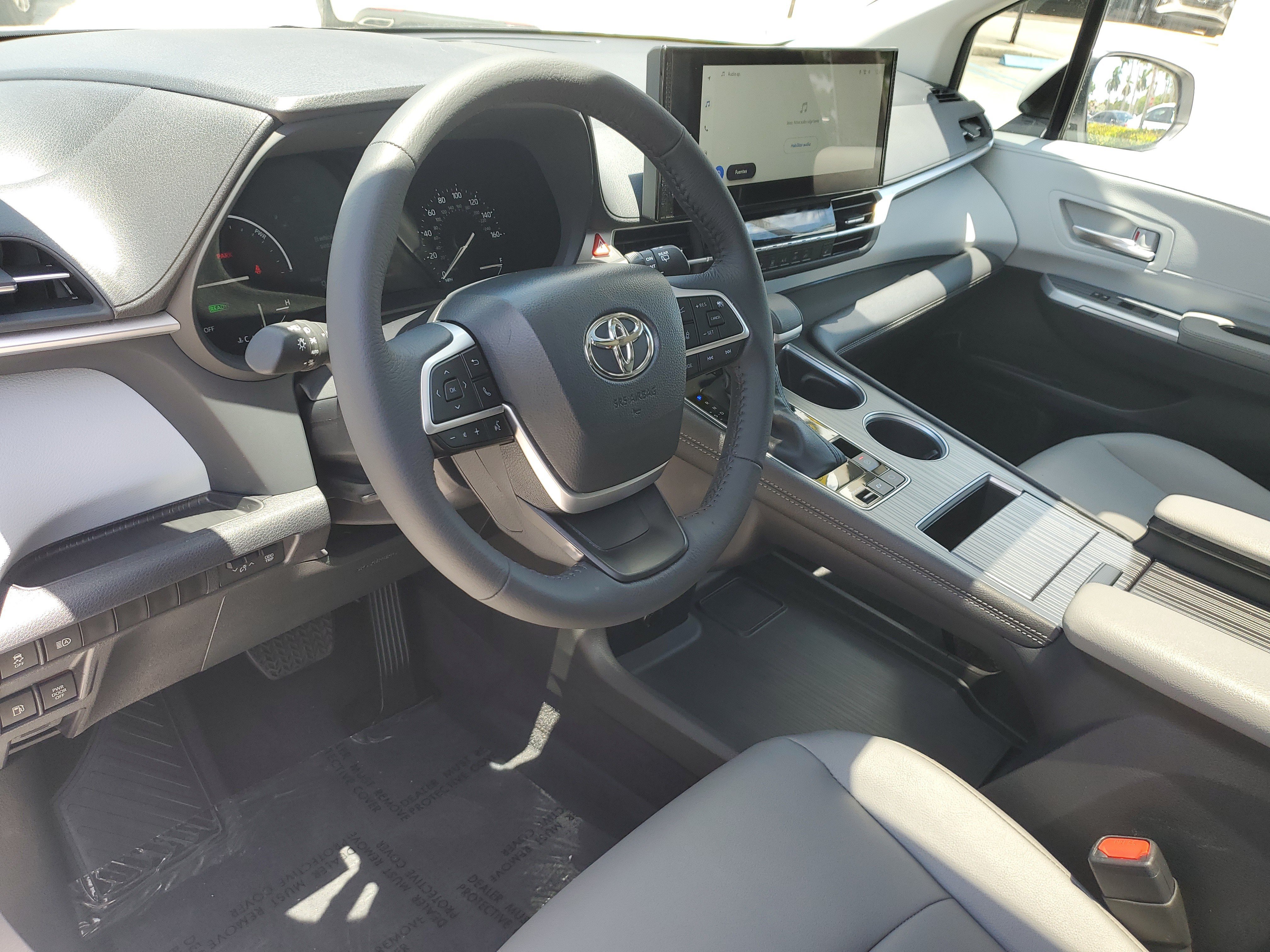 Certified 2025 Toyota Sienna XLE FWD image 20