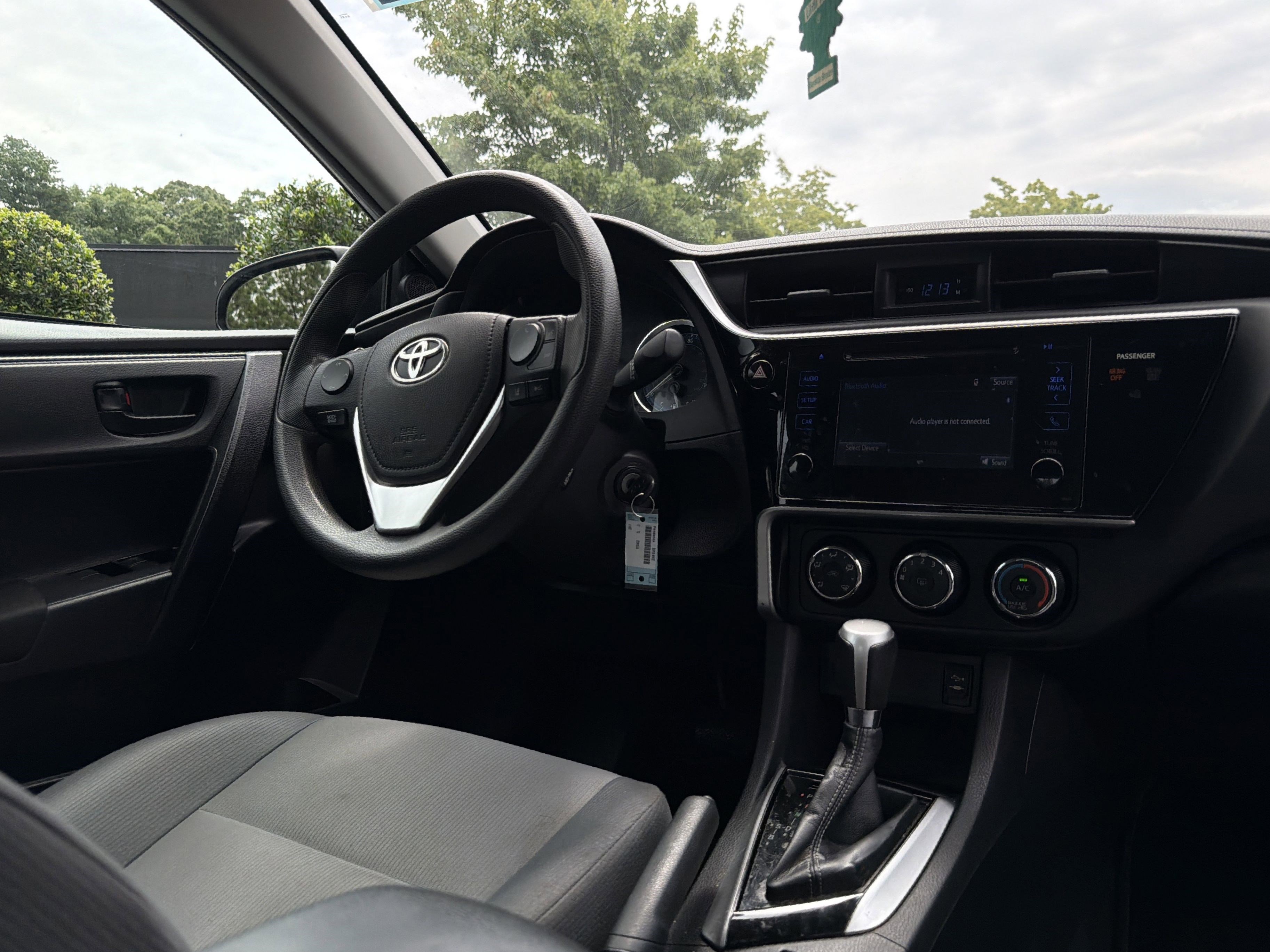 Used 2017 Toyota Corolla L FWD image 6