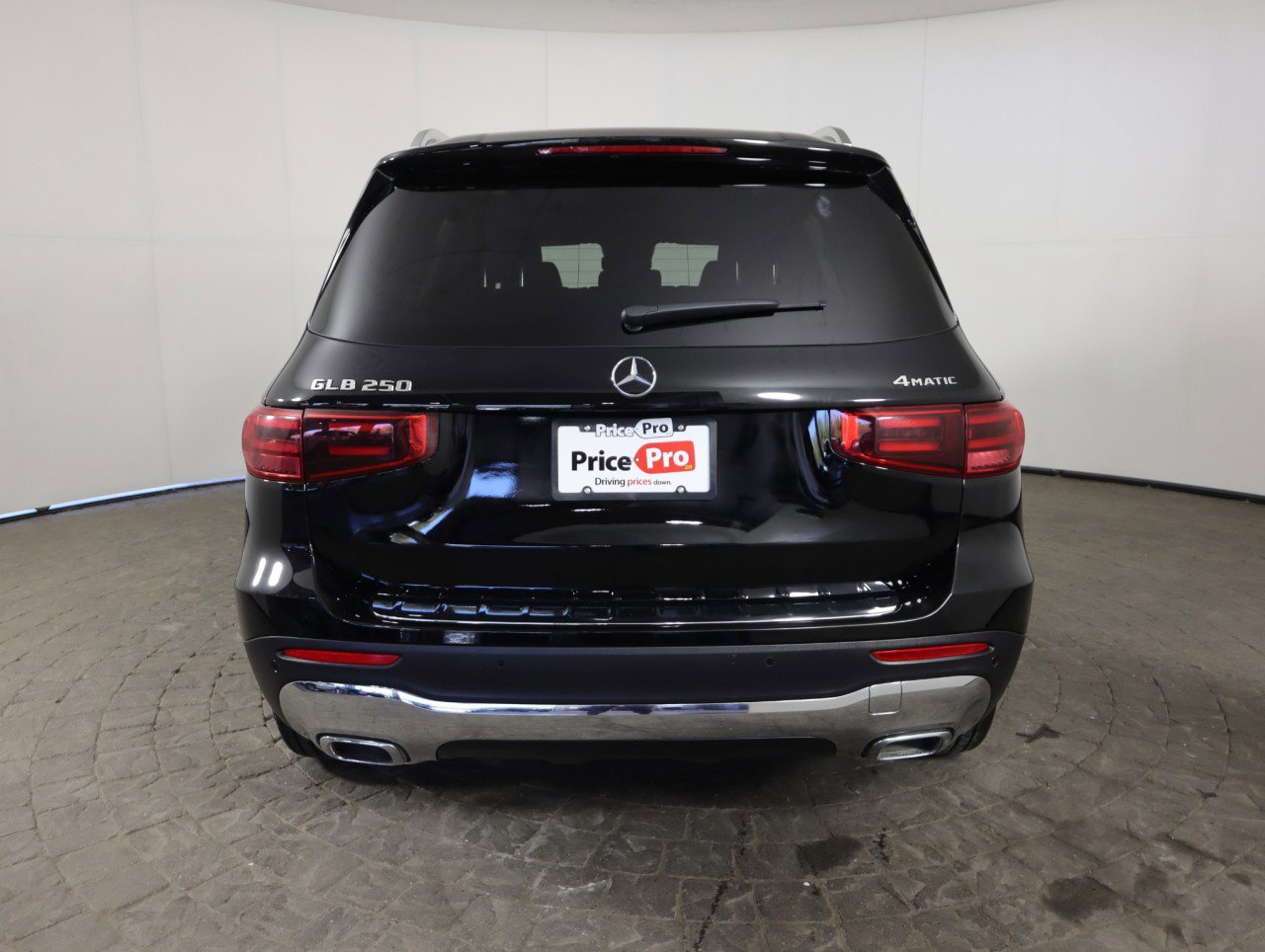 Used 2025 Mercedes-Benz GLB 250 4MATIC image 7