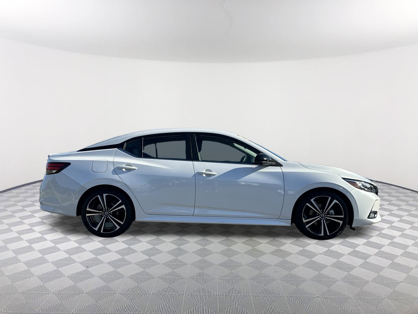 Used 2023 Nissan Sentra SR w/ SR Premium Package image 6