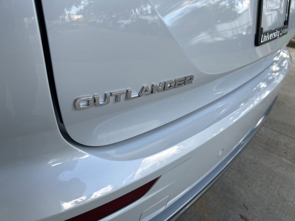 New 2025 Mitsubishi Outlander SE image 18