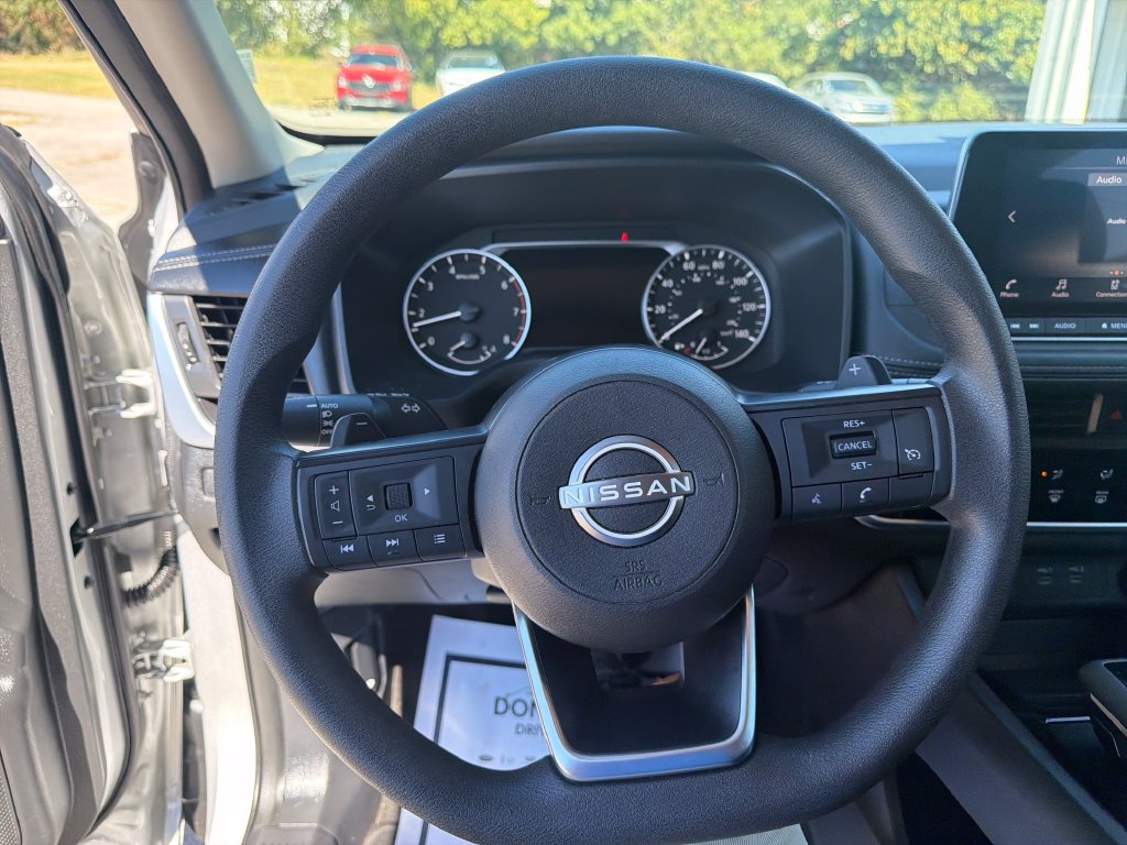 Used 2024 Nissan Rogue S AWD/4WD image 17