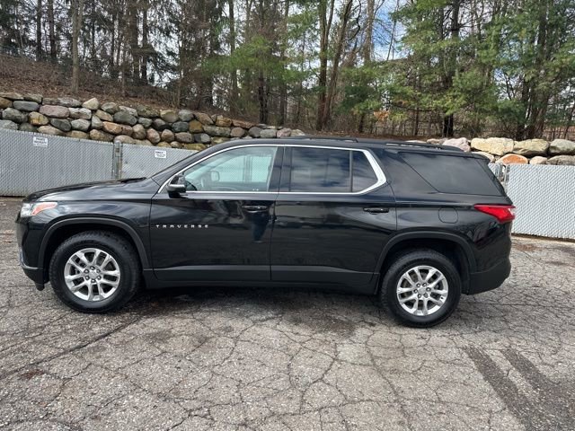 Used 2021 Chevrolet Traverse LT image 2