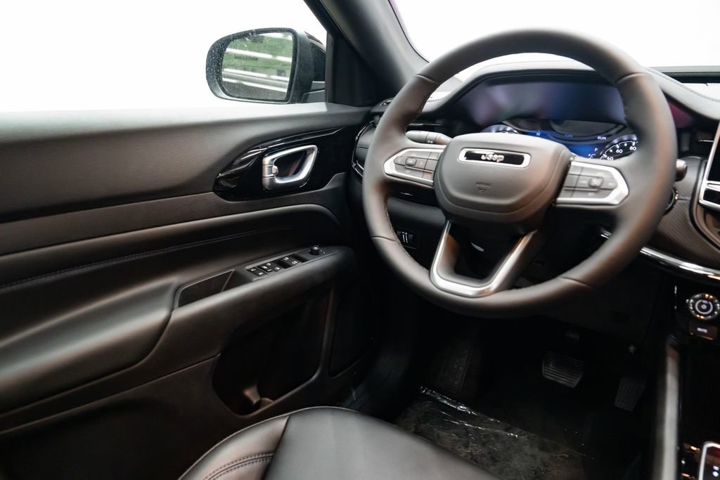 New 2026 Jeep Compass Latitude image 11