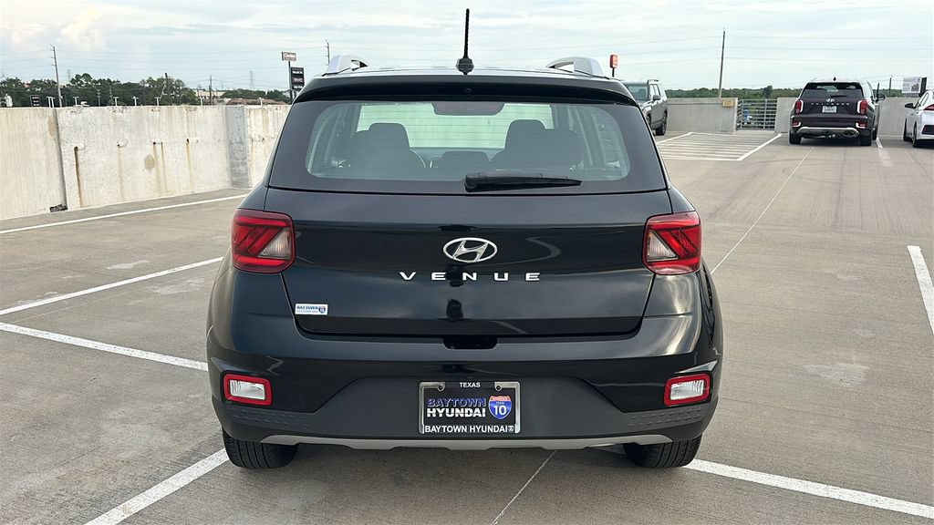 Used 2025 Hyundai Venue SEL FWD image 12