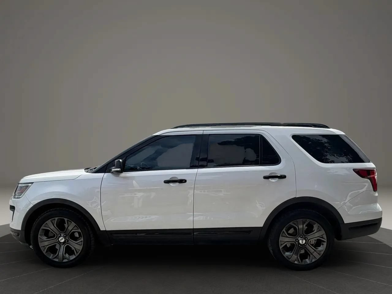 Used 2018 Ford Explorer Sport w/ Equipment Group 401A AWD/4WD image 7