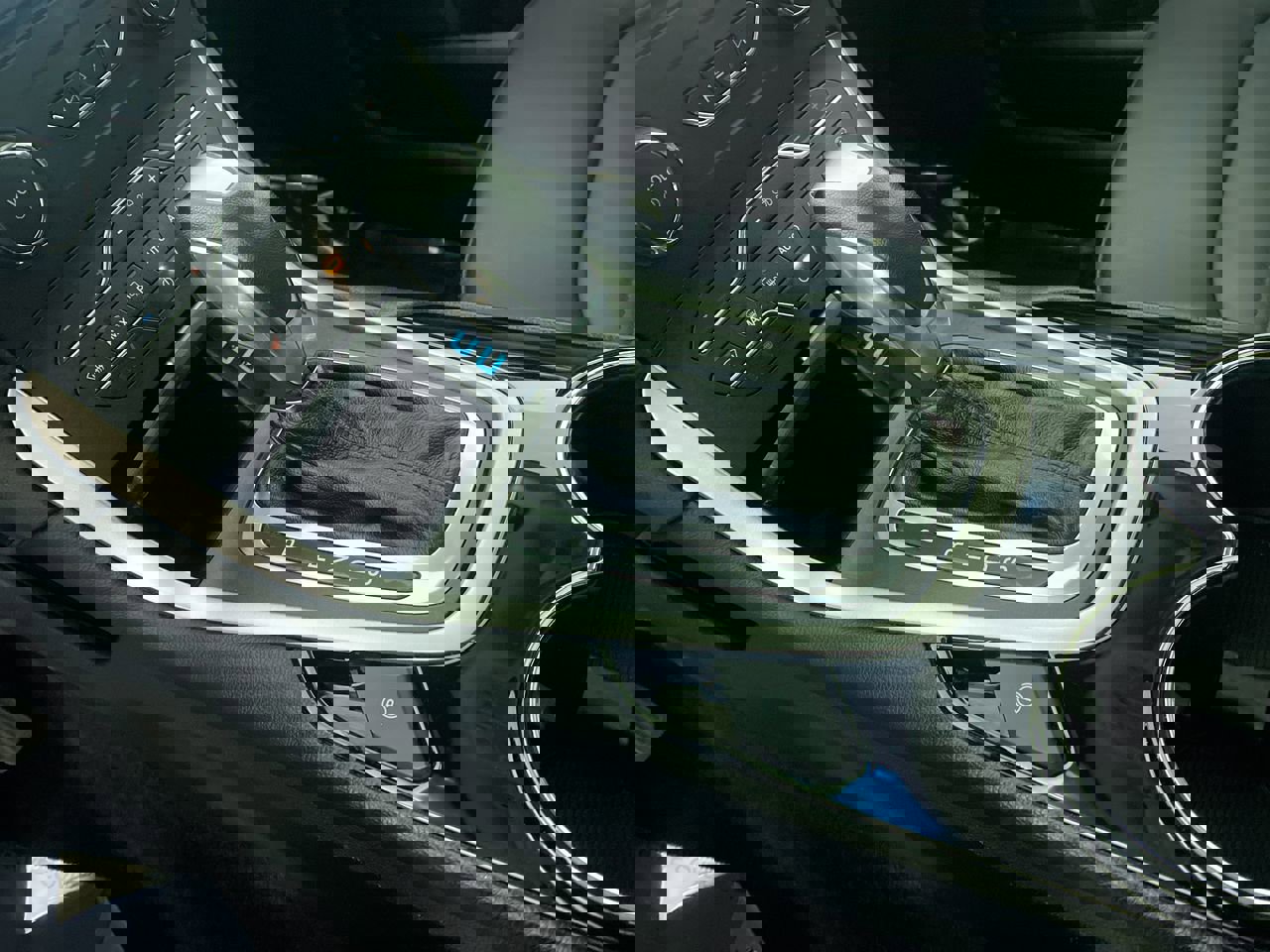 Used 2018 Ford Edge SEL w/ Equipment Group 201A image 17