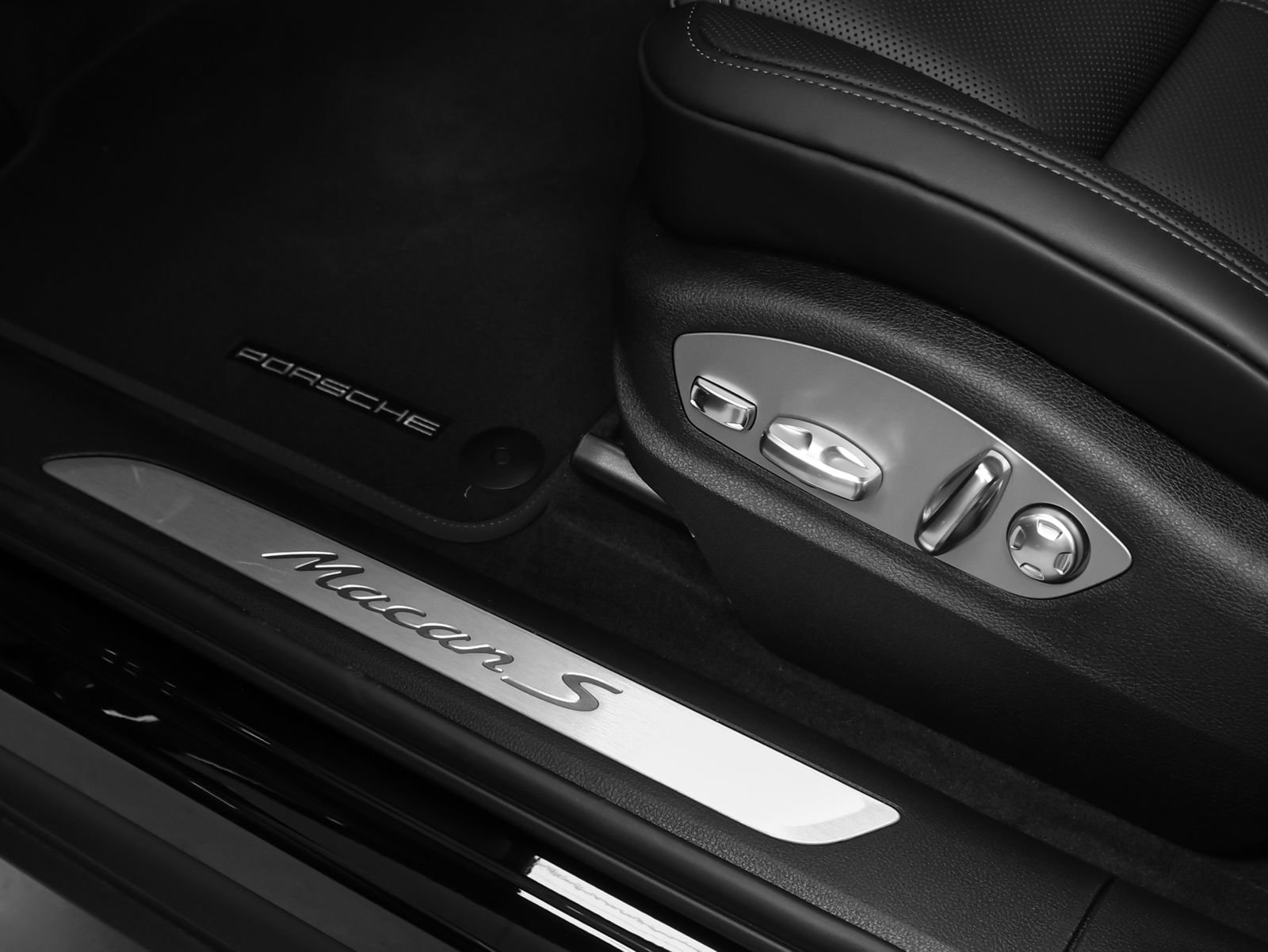 New 2026 Porsche Macan S AWD/4WD image 30