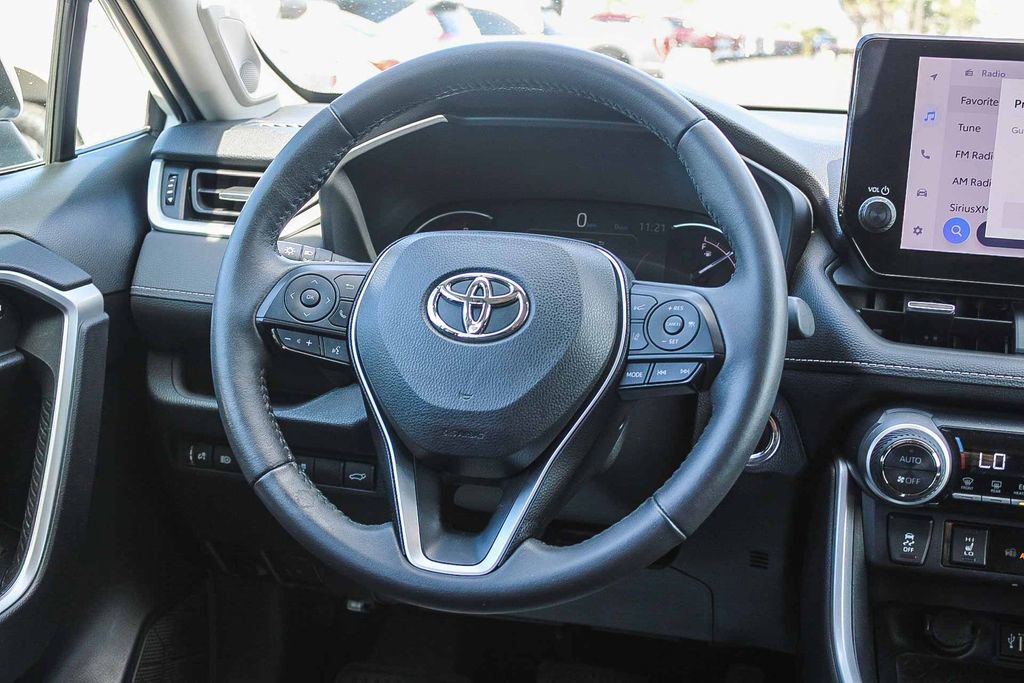 Used 2023 Toyota RAV4 XLE Premium image 15