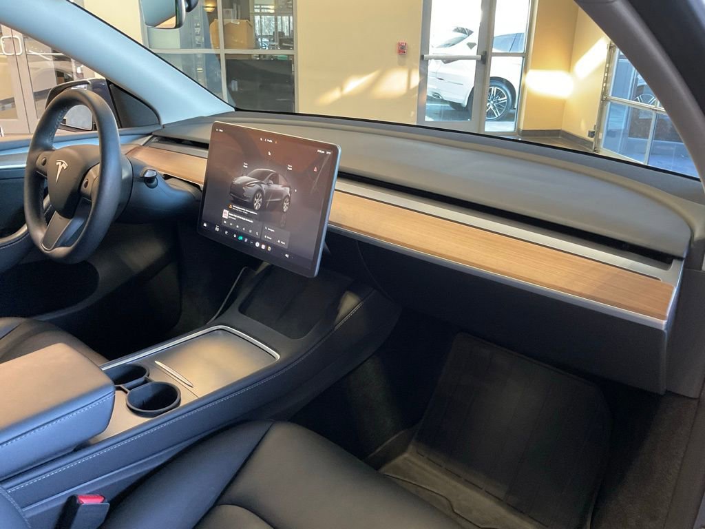 Used 2023 Tesla Model Y Long Range image 17