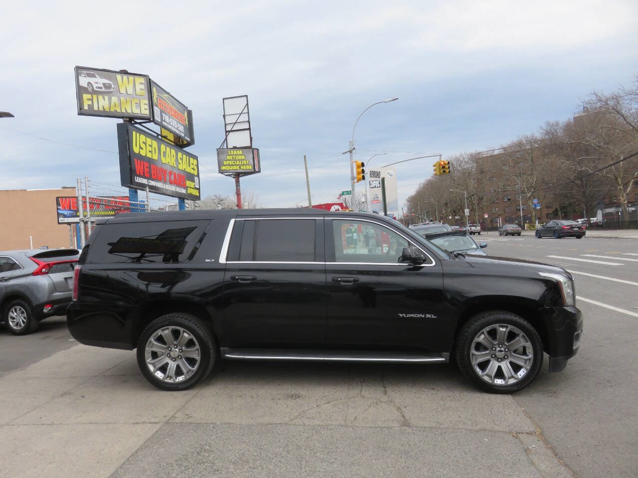 Used 2016 GMC Yukon XL SLT w/ Open Road Package image 9
