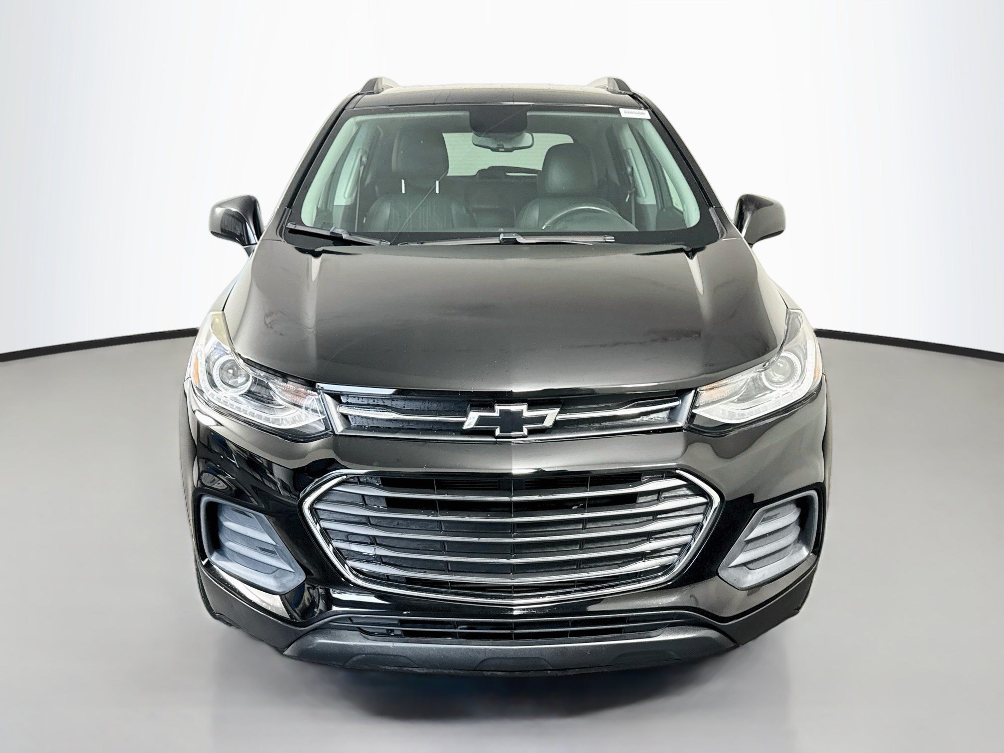 Used 2022 Chevrolet Trax LT w/ Midnight Edition AWD/4WD image 2