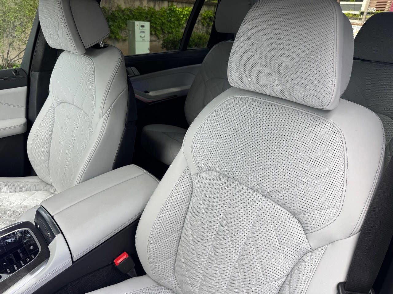 Used 2024 BMW X7 xDrive40i w/ M Sport Package image 16
