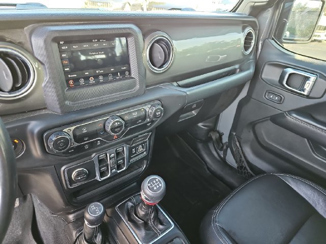 Used 2018 Jeep Wrangler Unlimited Sahara AWD/4WD image 23