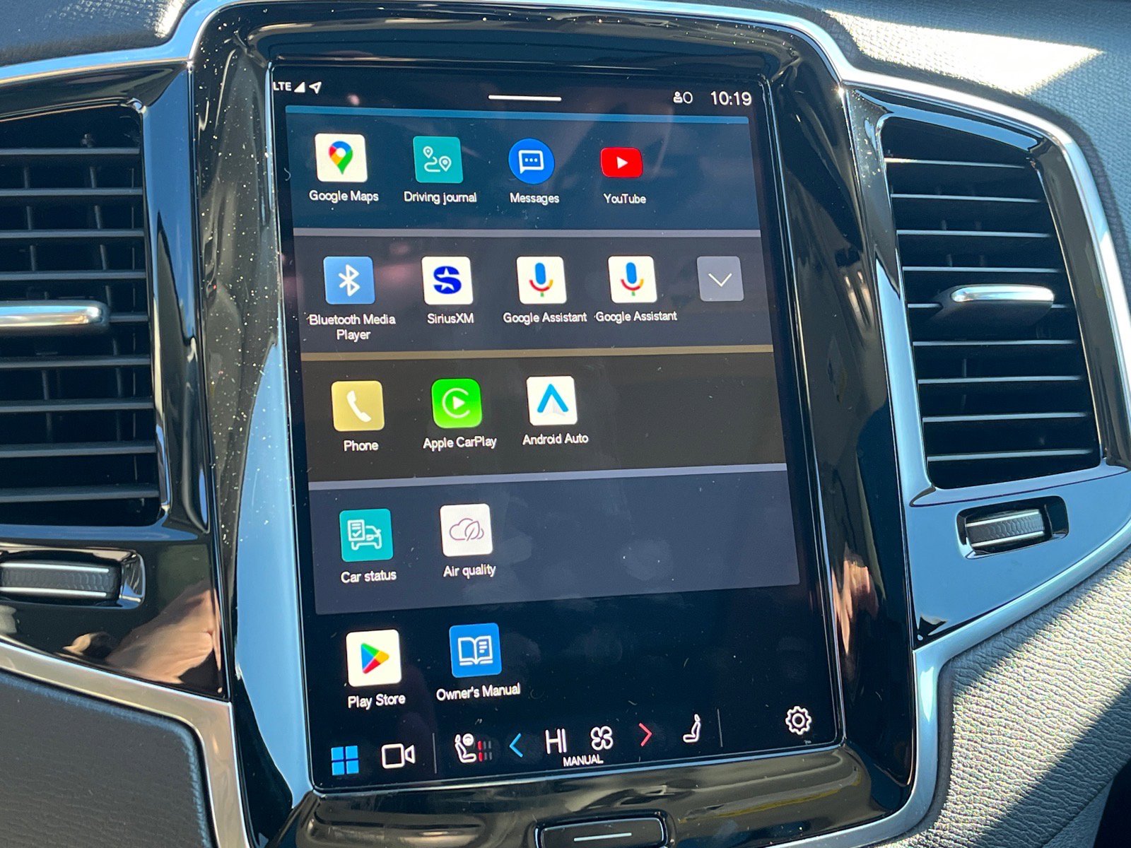 Used 2023 Volvo XC90 B6 Plus image 12