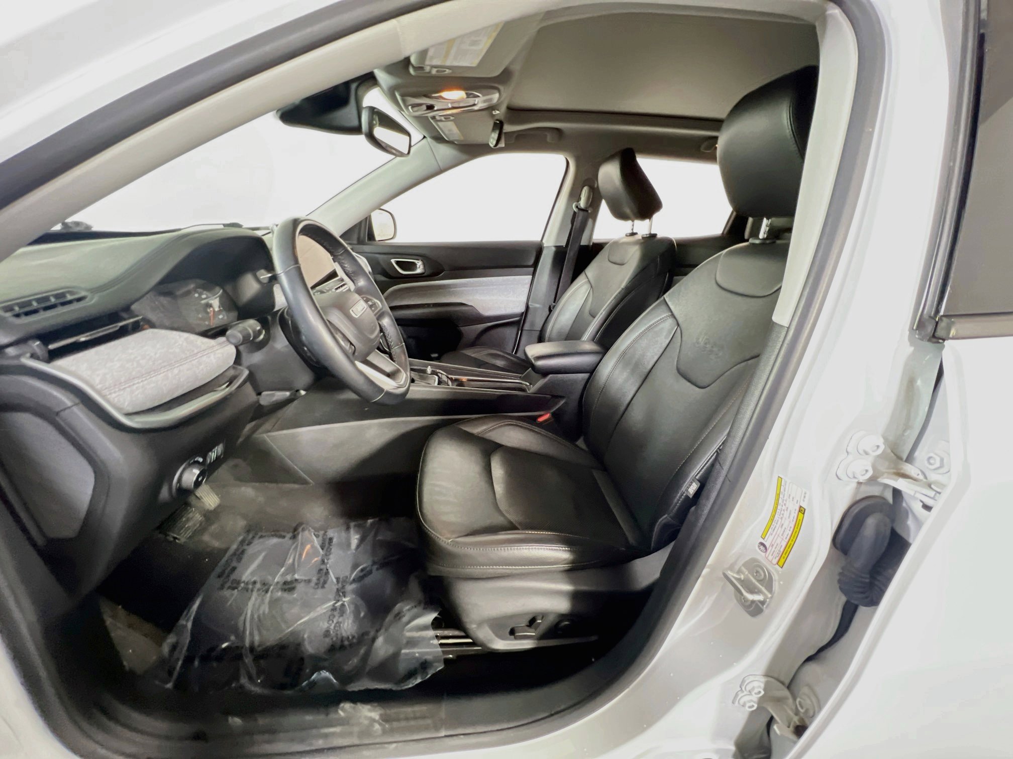 Used 2022 Jeep Compass Latitude w/ Sun and Sound Group AWD/4WD image 20