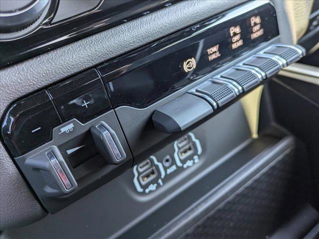 Used 2024 RAM 3500 Big Horn w/ Sport Appearance Package image 17