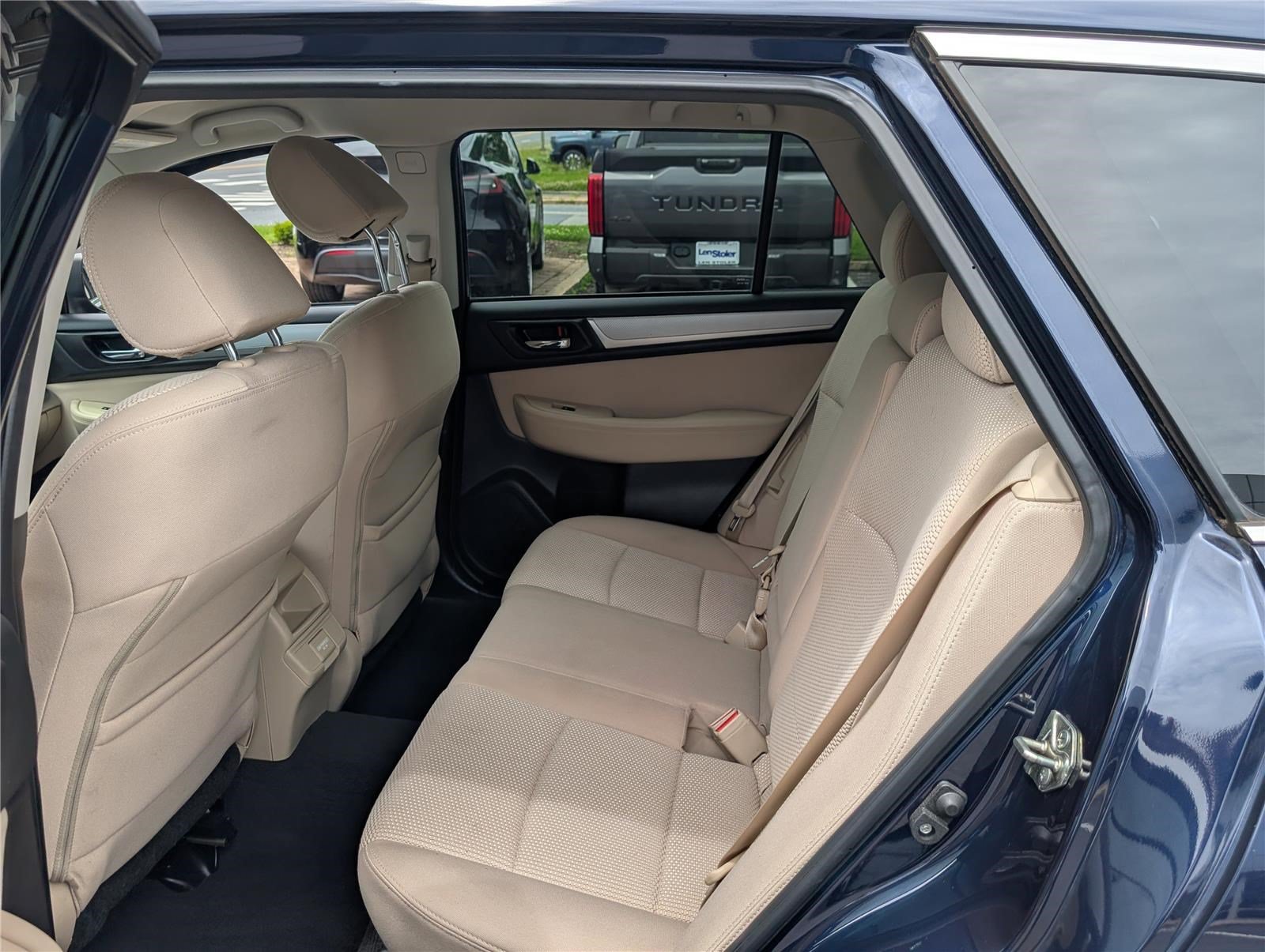 Used 2018 Subaru Outback 2.5i Premium AWD/4WD image 11