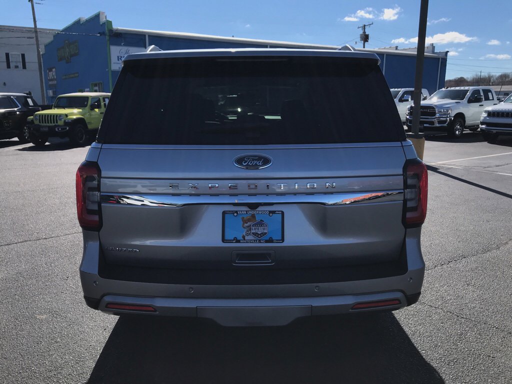 Used 2023 Ford Expedition Limited image 5