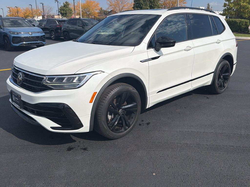 Certified 2024 Volkswagen Tiguan SE R-Line AWD/4WD image 3