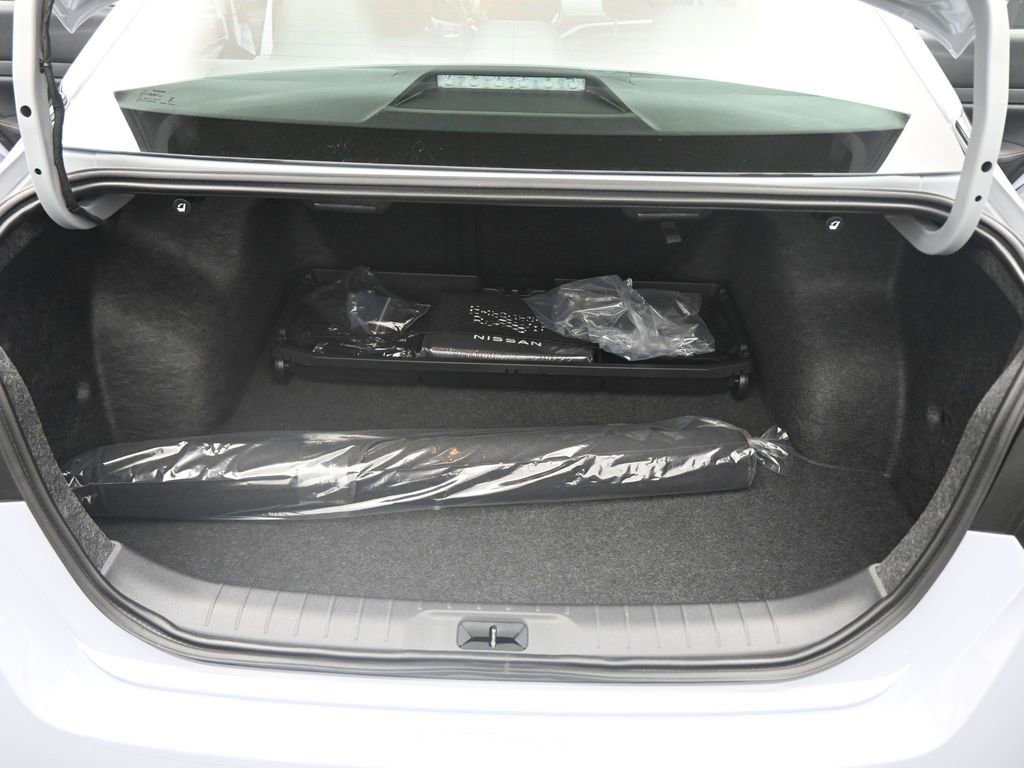 New 2025 Nissan Altima 2.5 SR image 17