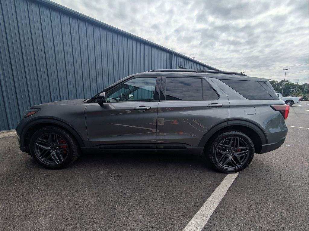 Used 2025 Ford Explorer ST AWD/4WD image 9