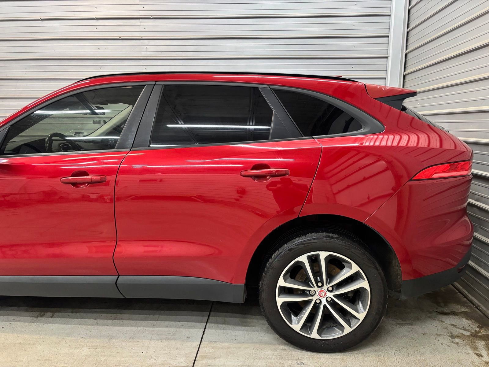 Used 2018 Jaguar F-PACE Premium image 5