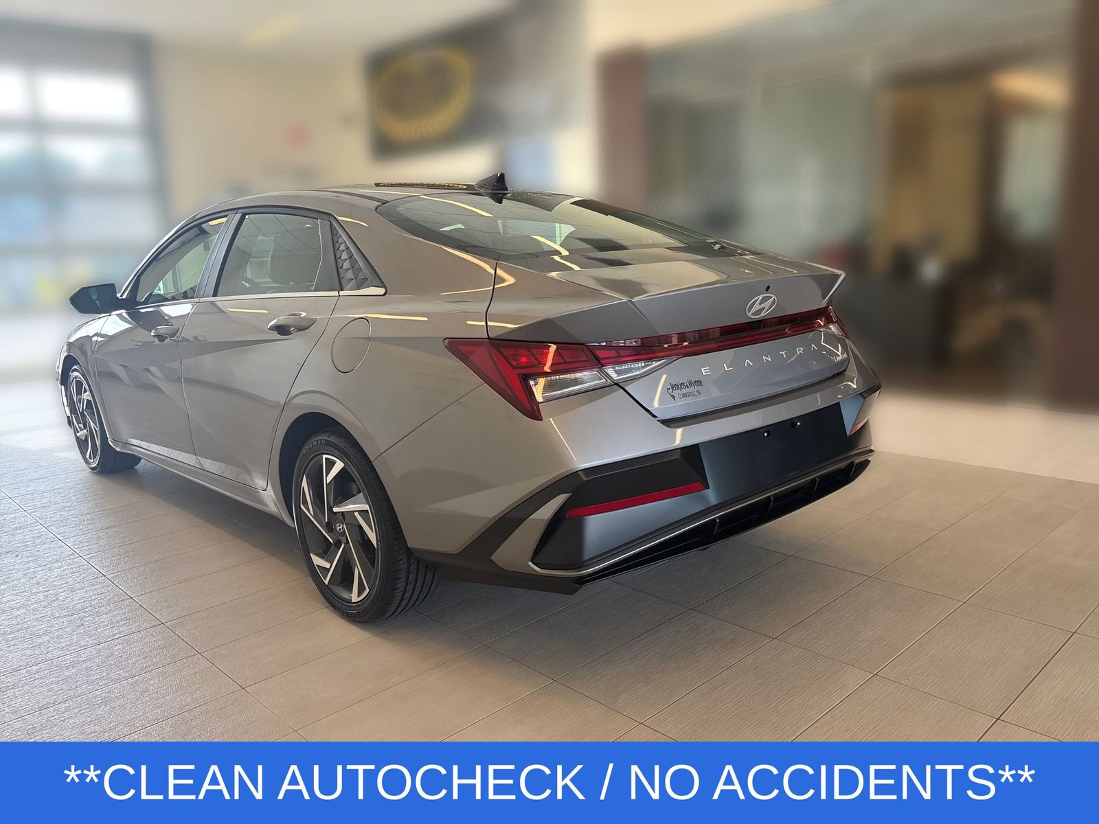 Used 2025 Hyundai Elantra Limited FWD image 3