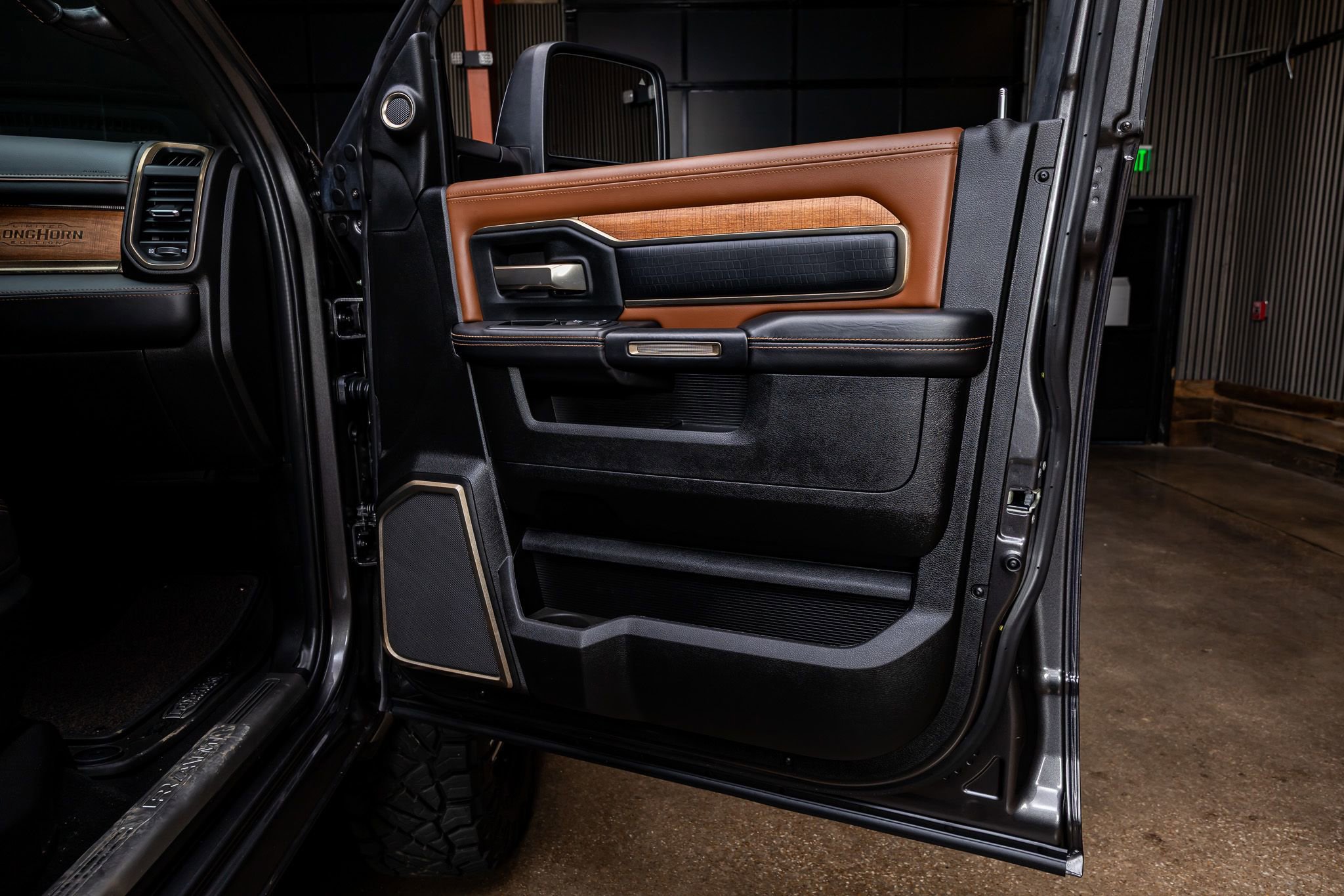 Used 2024 RAM 3500 Limited w/ Towing Technology Group image 36