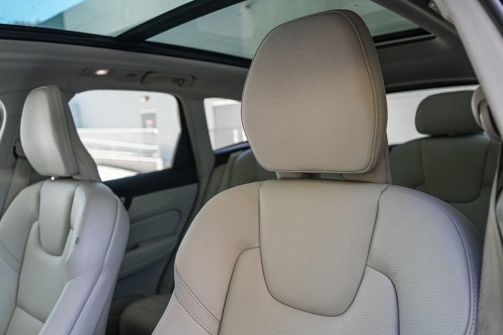 Used 2023 Volvo XC60 B5 Plus w/ Climate Package AWD/4WD image 24