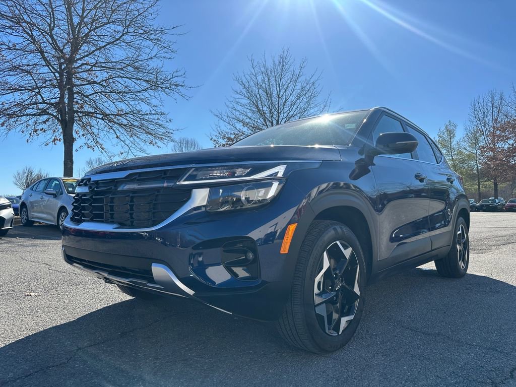 Used 2025 Kia Seltos EX image 32