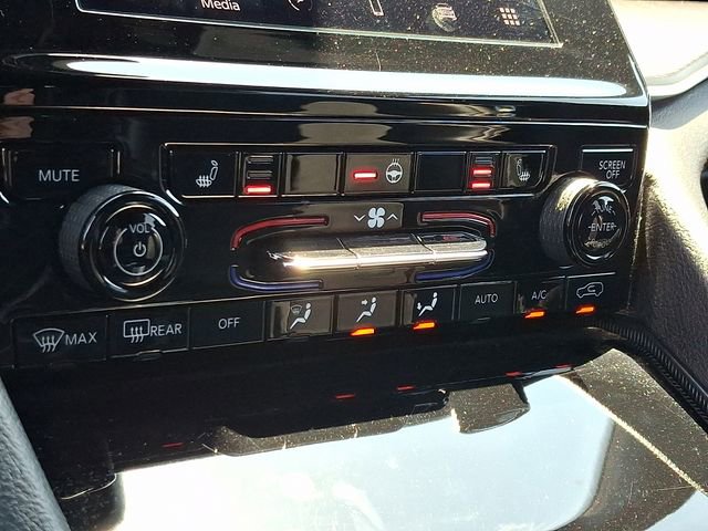 Used 2024 Jeep Grand Cherokee L Laredo AWD/4WD image 17