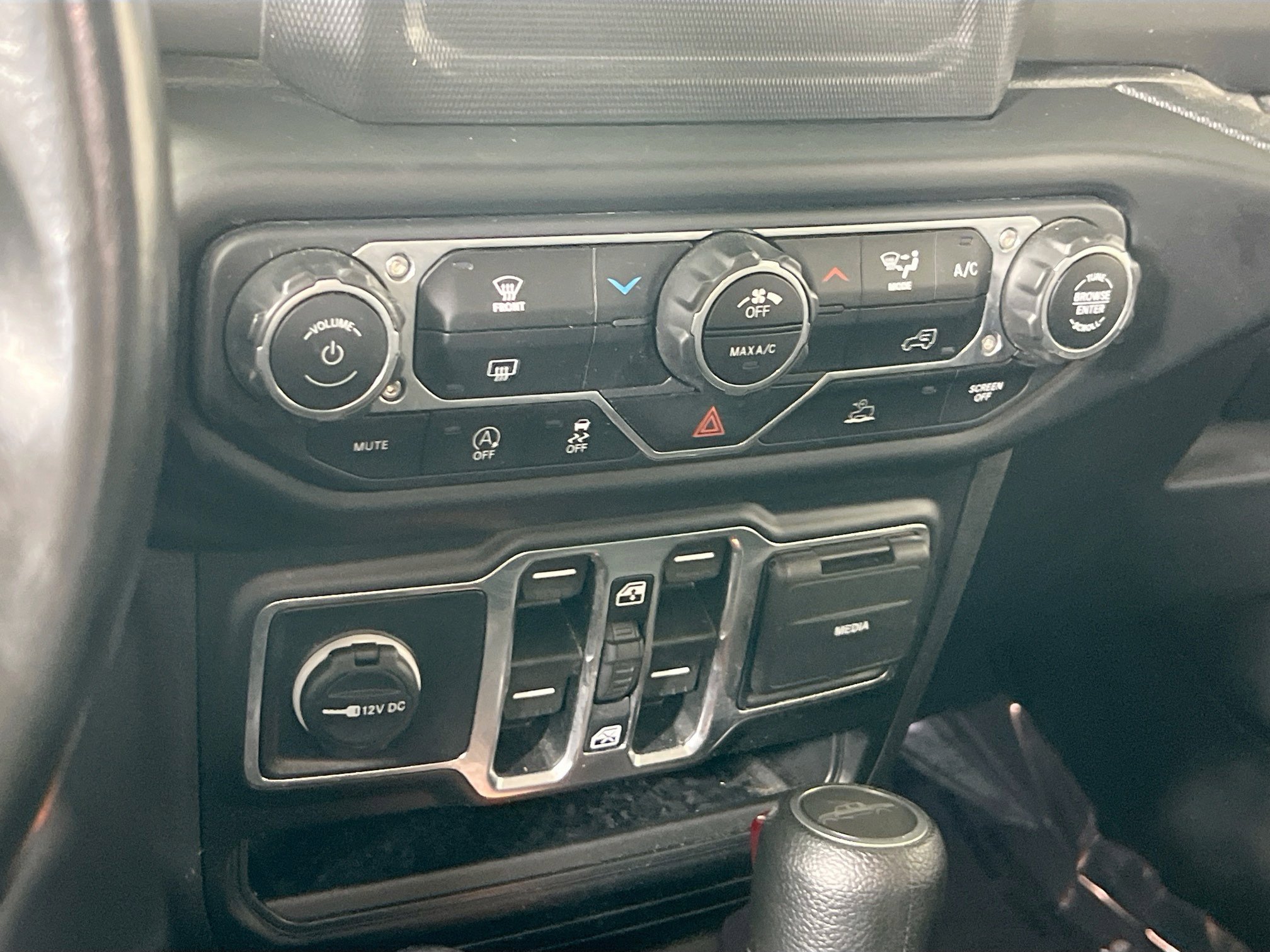 Used 2022 Jeep Gladiator Willys AWD/4WD image 15