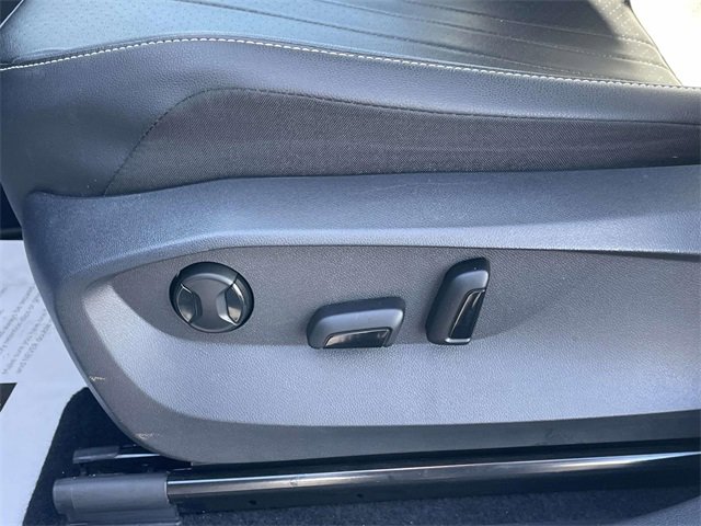 Used 2022 Volkswagen Tiguan SE image 16