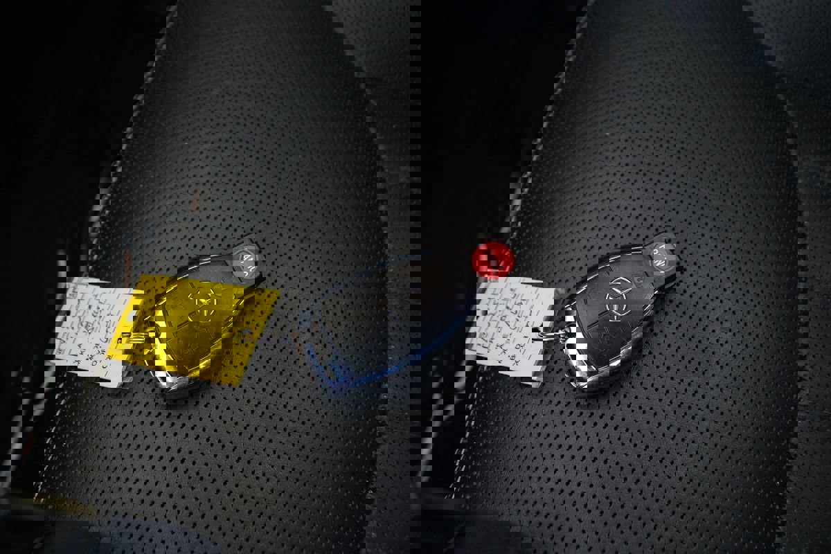 Used 2011 Mercedes-Benz SL 550 image 31