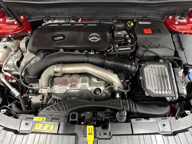 Used 2025 Mercedes-Benz GLB 250 GLB 250 image 10