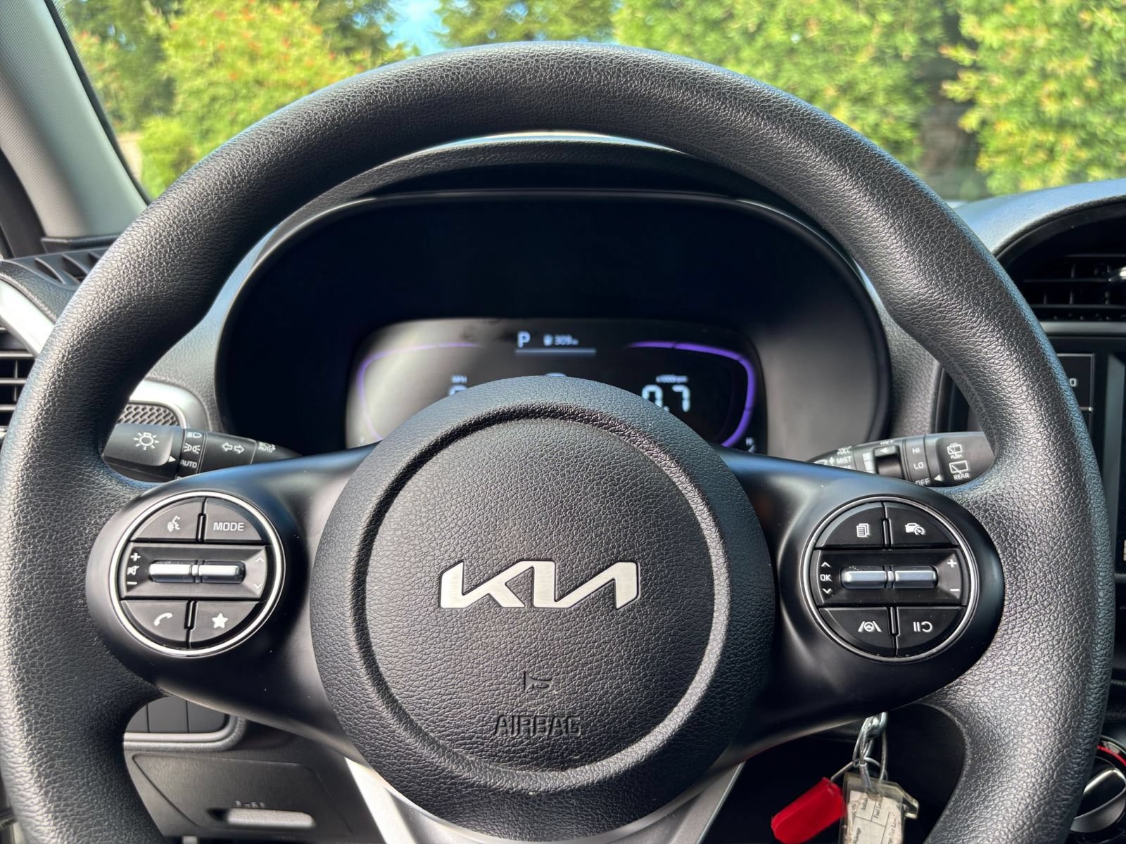 Used 2025 Kia Soul LX w/ LX Technology Package FWD image 25