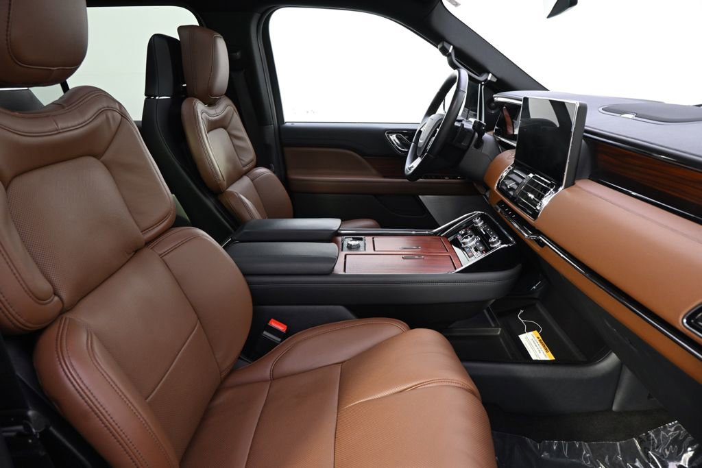 Used 2024 Lincoln Navigator Reserve AWD/4WD image 16