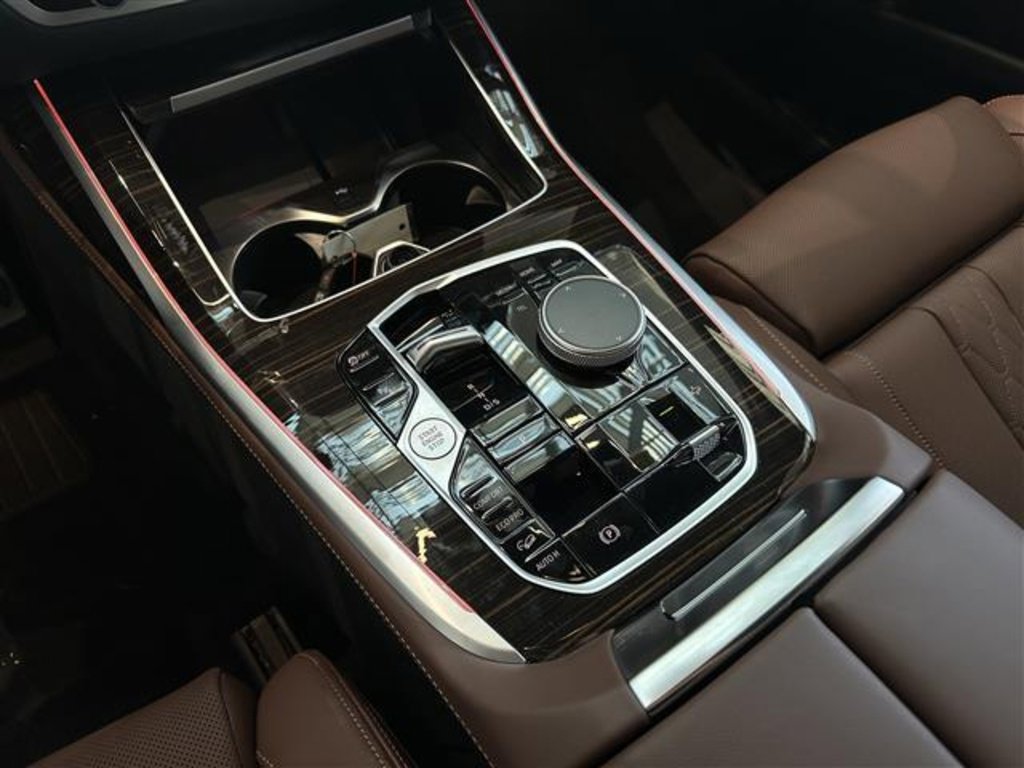 New 2025 BMW X7 M60i image 11