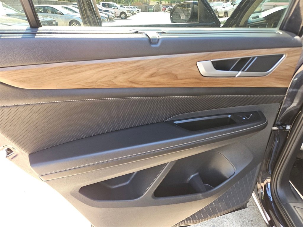 Used 2025 Volkswagen Atlas SE image 25