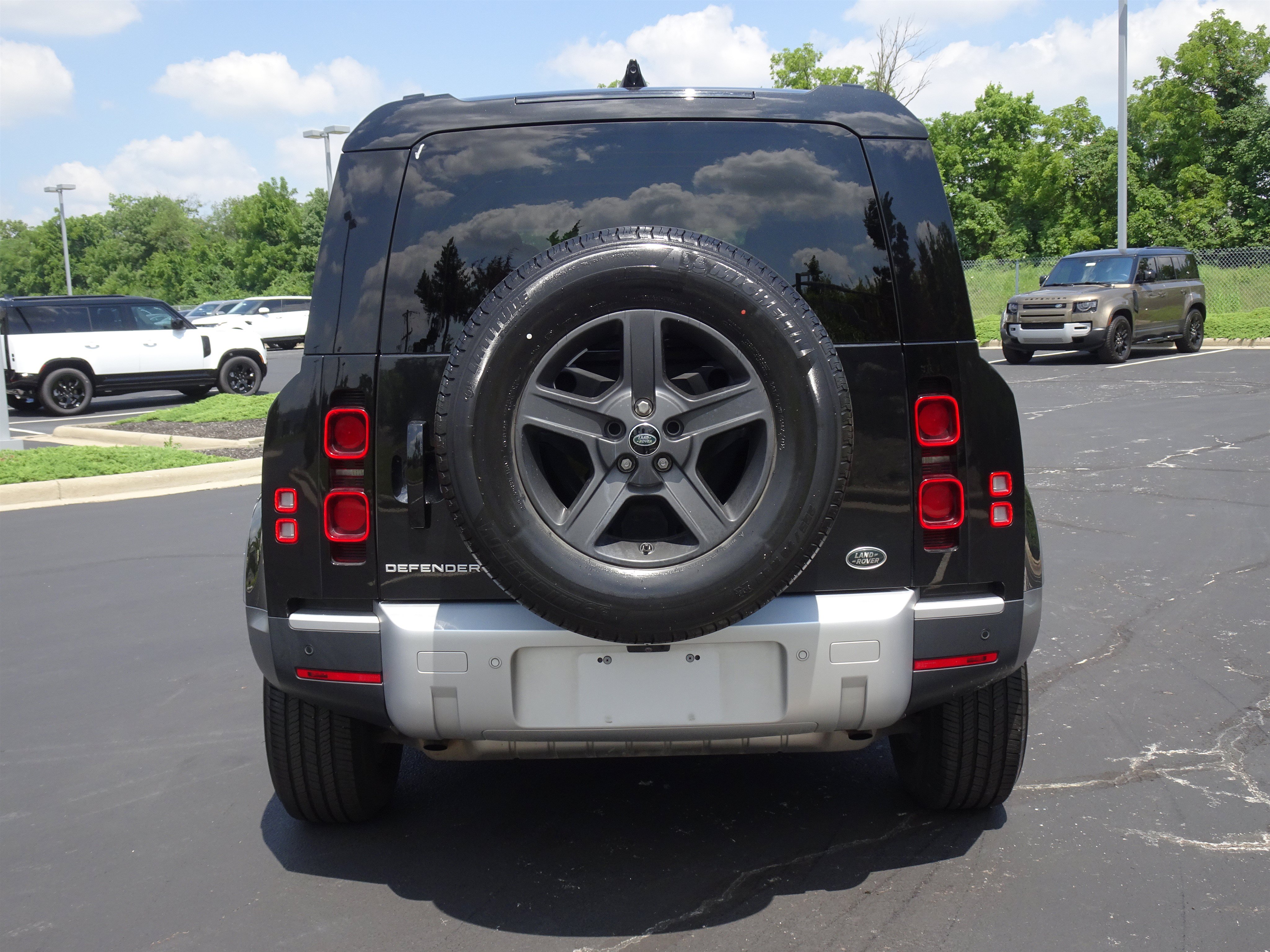 Used 2021 Land Rover Defender 110 S AWD/4WD image 8