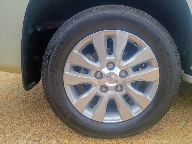 Used 2018 Toyota Sequoia Platinum AWD/4WD image 16