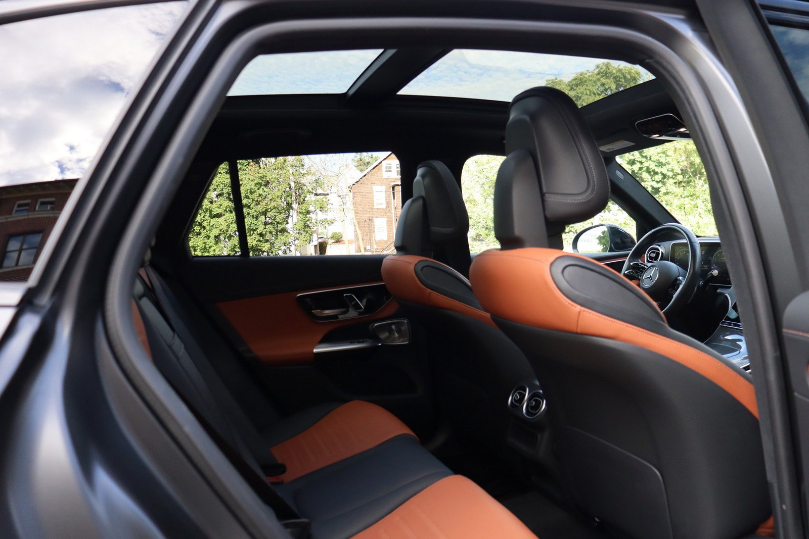 Used 2024 Mercedes-Benz GLC 300 w/ AMG Line image 19