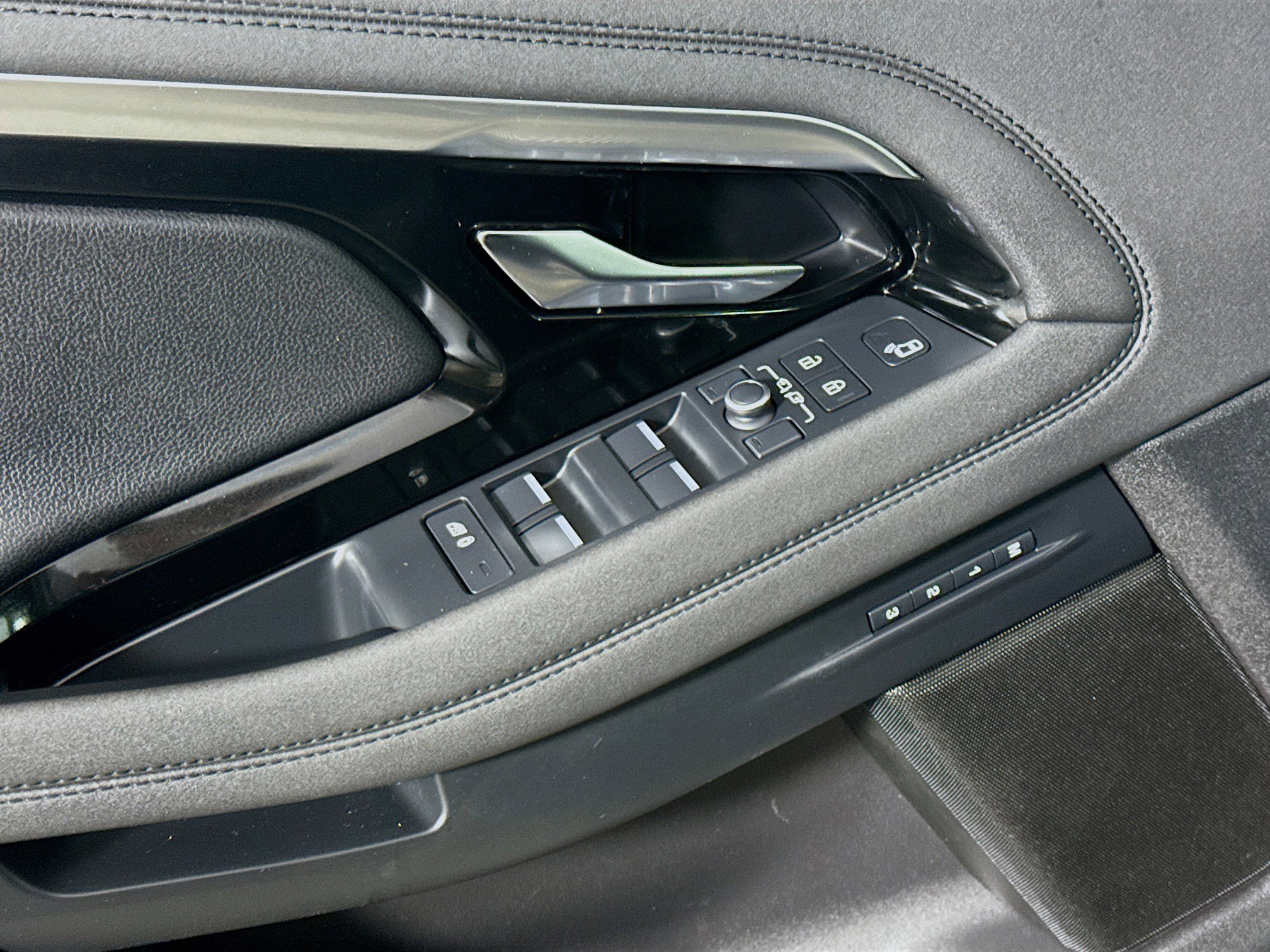 Used 2022 Land Rover Range Rover Evoque SE image 24