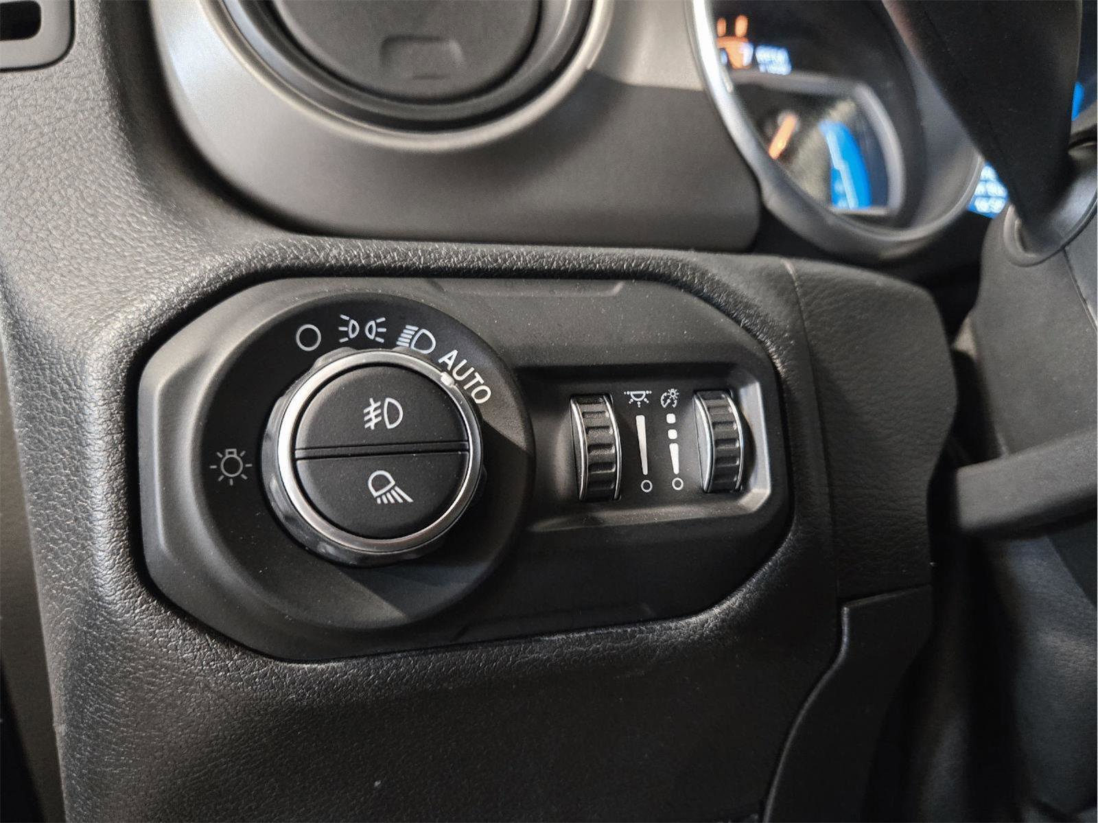 Used 2021 Jeep Gladiator Willys AWD/4WD image 14