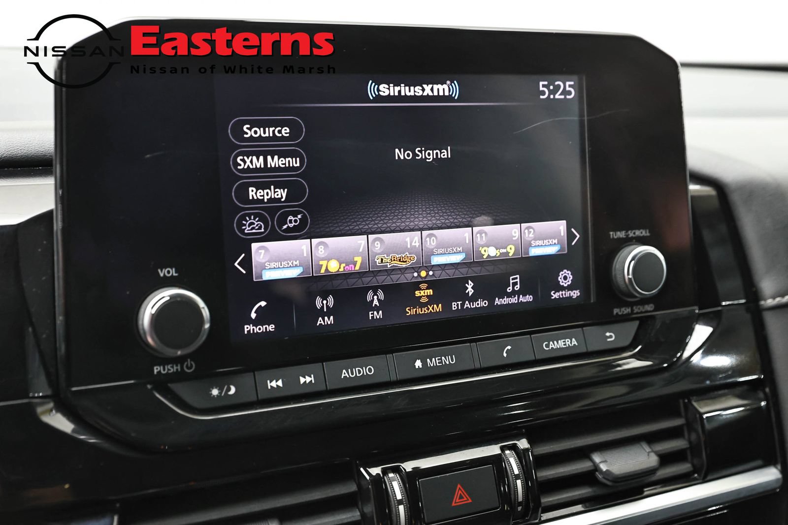 Used 2022 Nissan Pathfinder SV AWD/4WD image 18